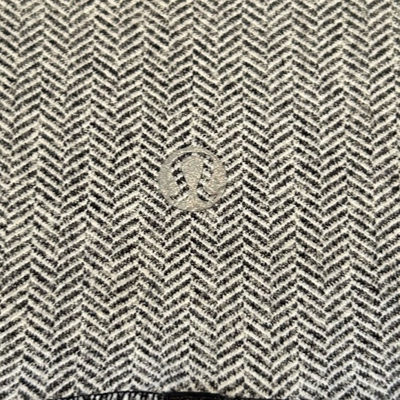 Lululemon size 8 - Picture 3 of 4